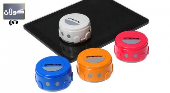 رۆبۆته بچووكهكه گشت شاشهیهك خاوێن دهكاتهوه